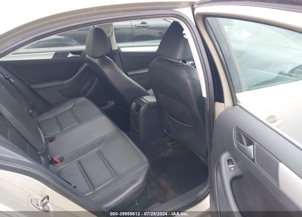 2014 VOLKSWAGEN JETTA 1.8T SE VIN: 3VWD17AJ4EM286175