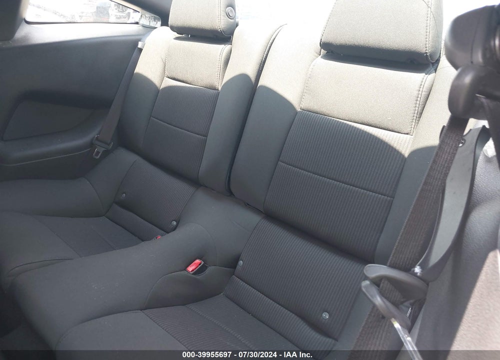 2014 FORD MUSTANG V6 VIN: 1ZVBP8AM4E5257366
