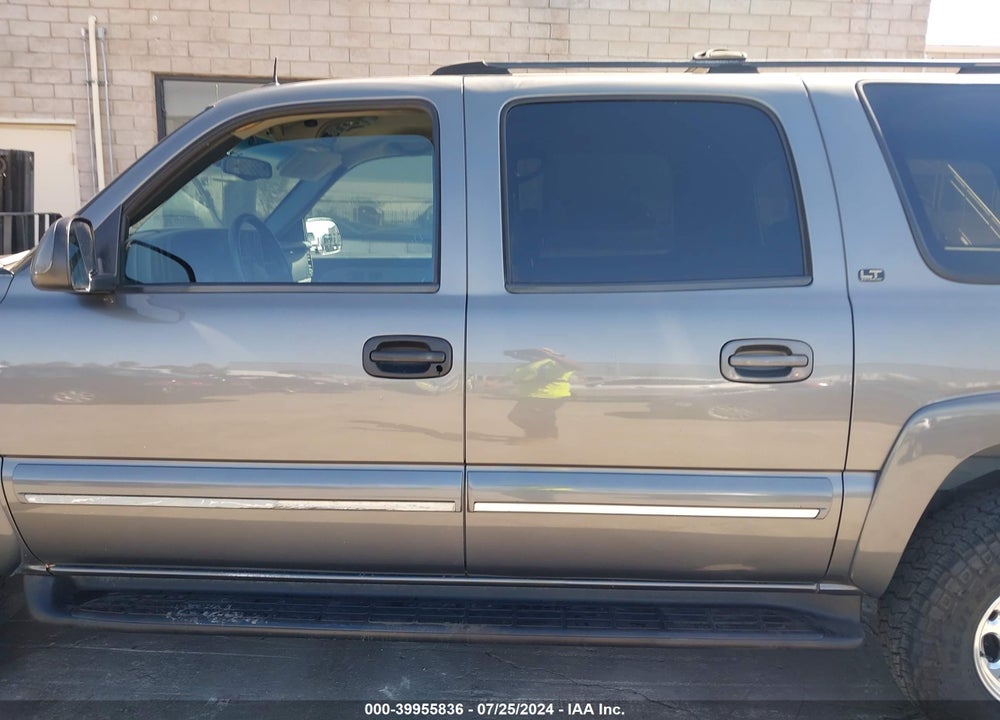 2002 CHEVROLET SUBURBAN 2500 LT VIN: 3GNGK26G62G311852