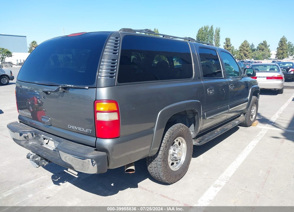2002 CHEVROLET SUBURBAN 2500 LT VIN: 3GNGK26G62G311852