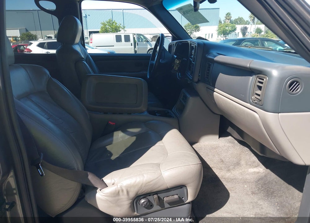 2002 CHEVROLET SUBURBAN 2500 LT VIN: 3GNGK26G62G311852