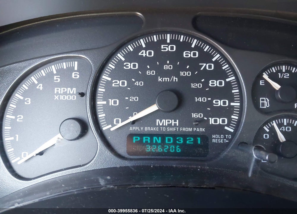 2002 CHEVROLET SUBURBAN 2500 LT VIN: 3GNGK26G62G311852