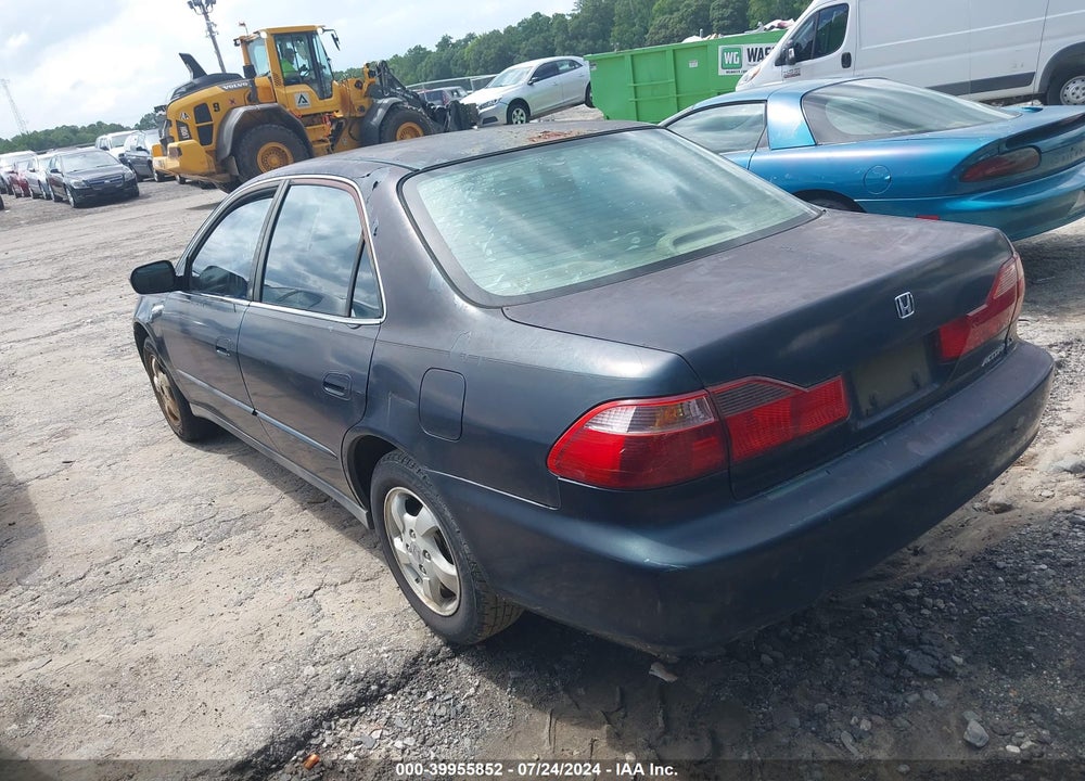 1999 HONDA ACCORD LX VIN: 1HGCG5649XA051082