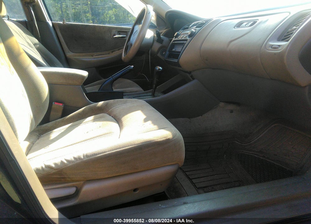 1999 HONDA ACCORD LX VIN: 1HGCG5649XA051082