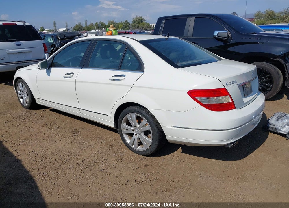 2011 MERCEDES-BENZ C 300 LUXURY/SPORT VIN: WDDGF5EB8BR160300