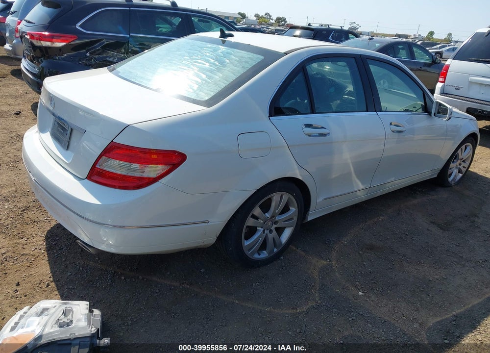 2011 MERCEDES-BENZ C 300 LUXURY/SPORT VIN: WDDGF5EB8BR160300