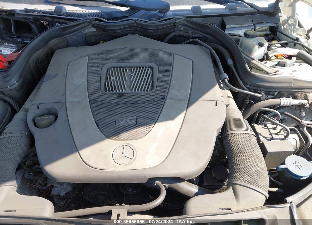 2011 MERCEDES-BENZ C 300 LUXURY/SPORT VIN: WDDGF5EB8BR160300