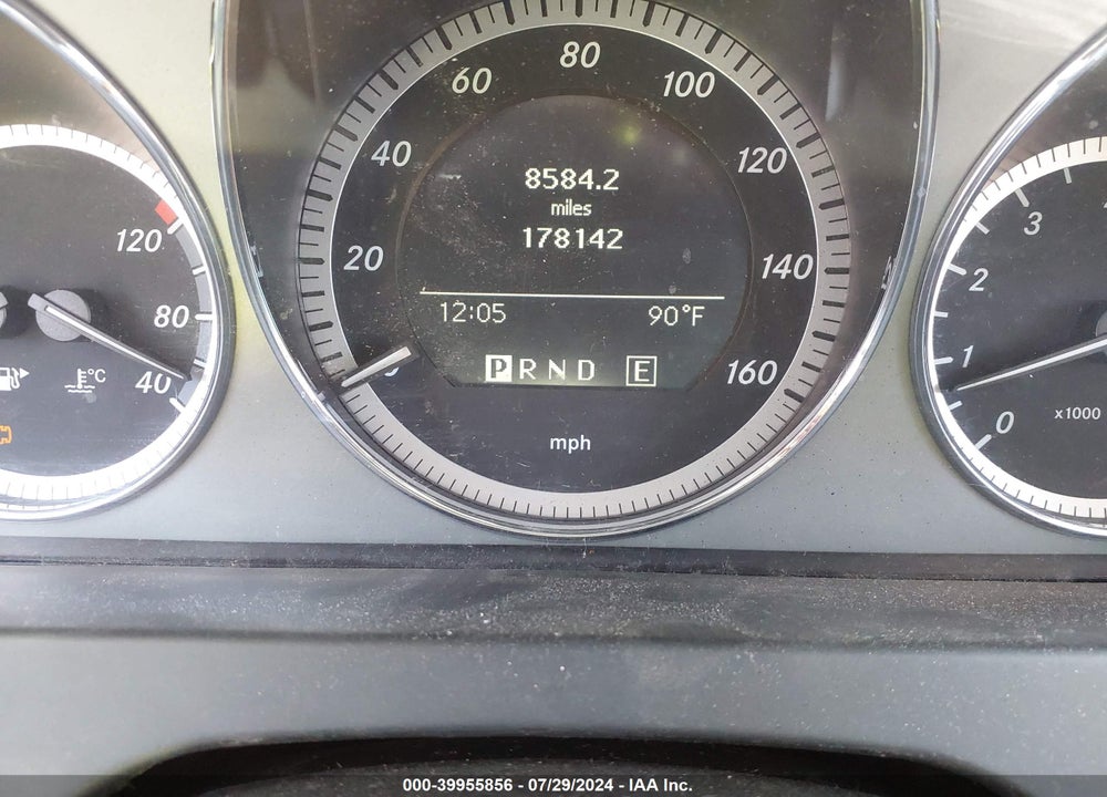 2011 MERCEDES-BENZ C 300 LUXURY/SPORT VIN: WDDGF5EB8BR160300