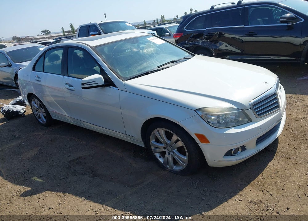 2011 MERCEDES-BENZ C 300 LUXURY/SPORT VIN: WDDGF5EB8BR160300