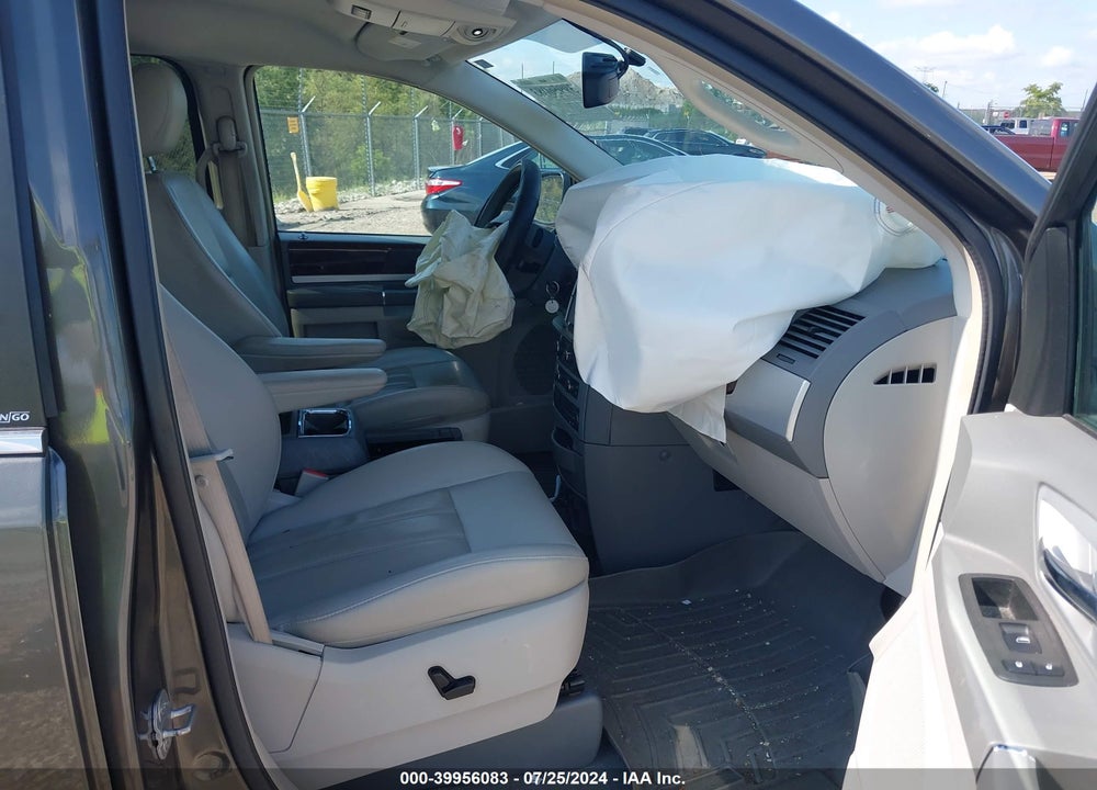 2010 CHRYSLER TOWN & COUNTRY TOURING VIN: 2A4RR5D15AR190330