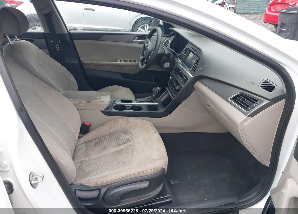 2016 HYUNDAI SONATA SE VIN: 5NPE24AF9GH385226