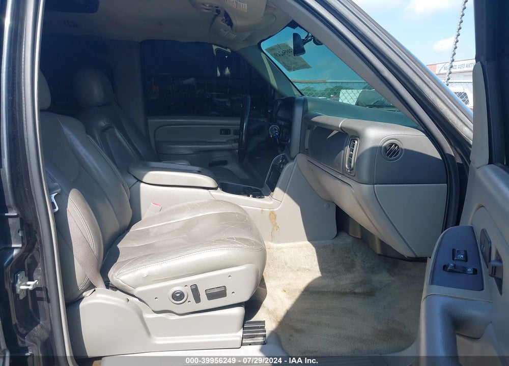 2005 CHEVROLET TAHOE LT VIN: 1GNEC13T95J162288