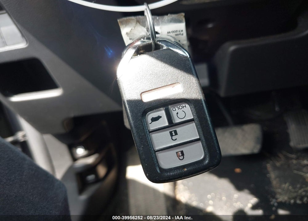 2018 HONDA CR-V VIN: 2HKRW2H50JH627139