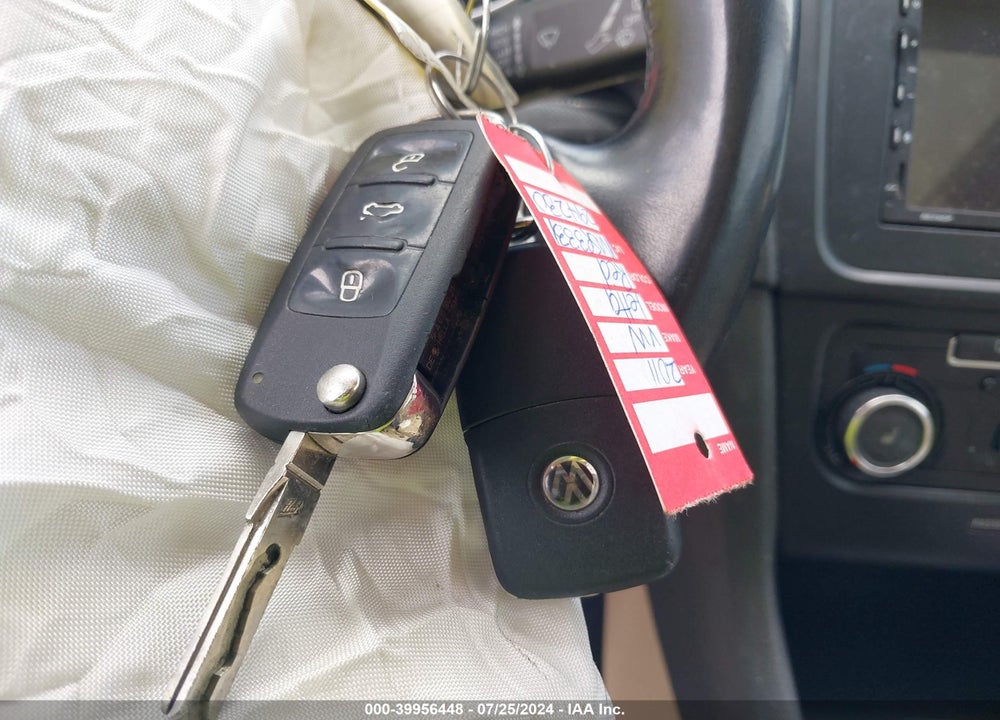 2011 VOLKSWAGEN JETTA SPORTWAGEN 2.0L TDI VIN: 3VWPL7AJ3BM677398