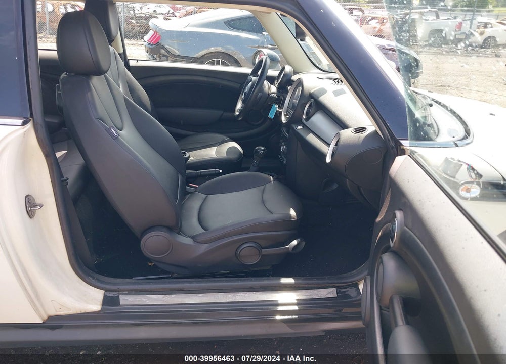 2013 MINI HARDTOP COOPER VIN: WMWSU3C51DT692471