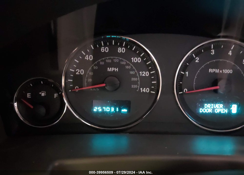 2006 JEEP COMMANDER VIN: 1J8HG48NX6C221465