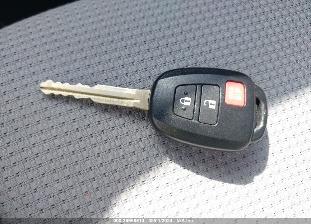 2017 TOYOTA RAV4 VIN: 2T3WFREV0HW331797