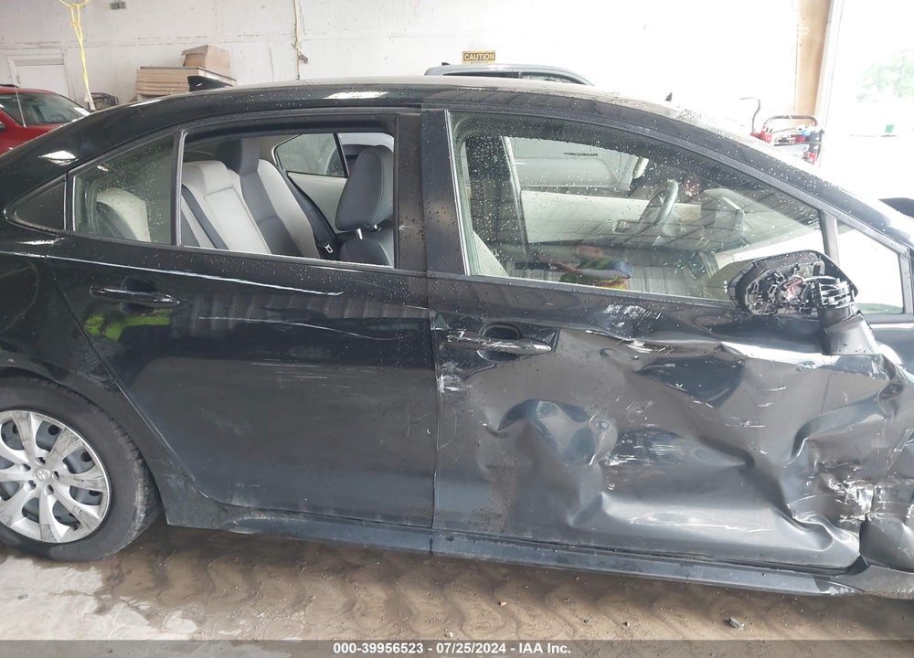 2022 TOYOTA COROLLA LE VIN: JTDEPMAE5NJ193136