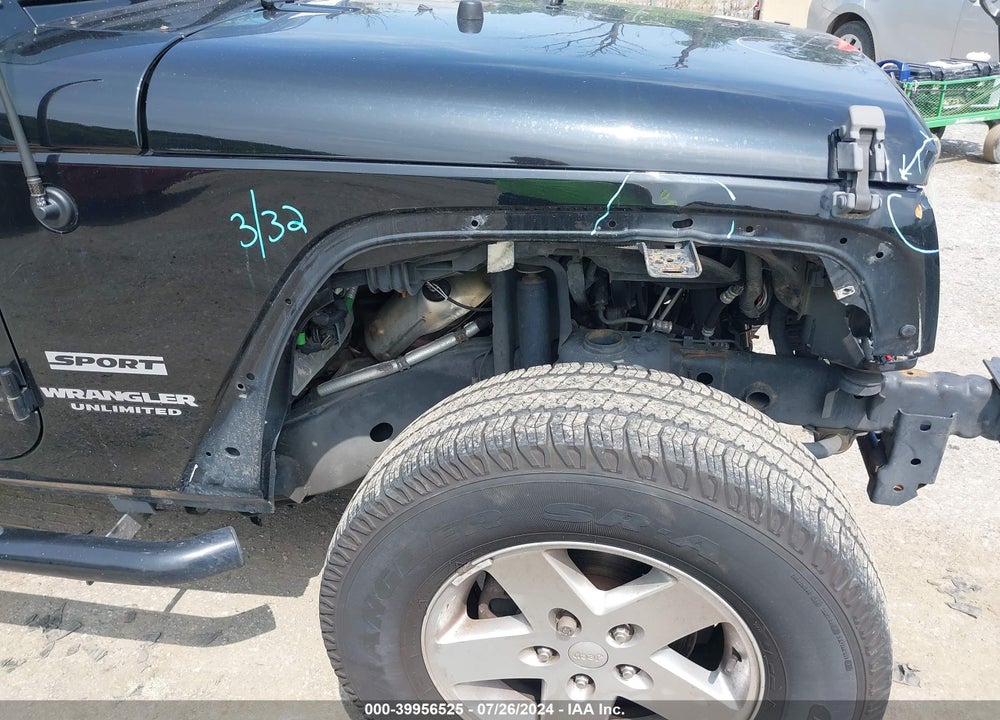 2014 JEEP WRANGLER UNLIMITED SPORT VIN: 1C4BJWDG8EL127827