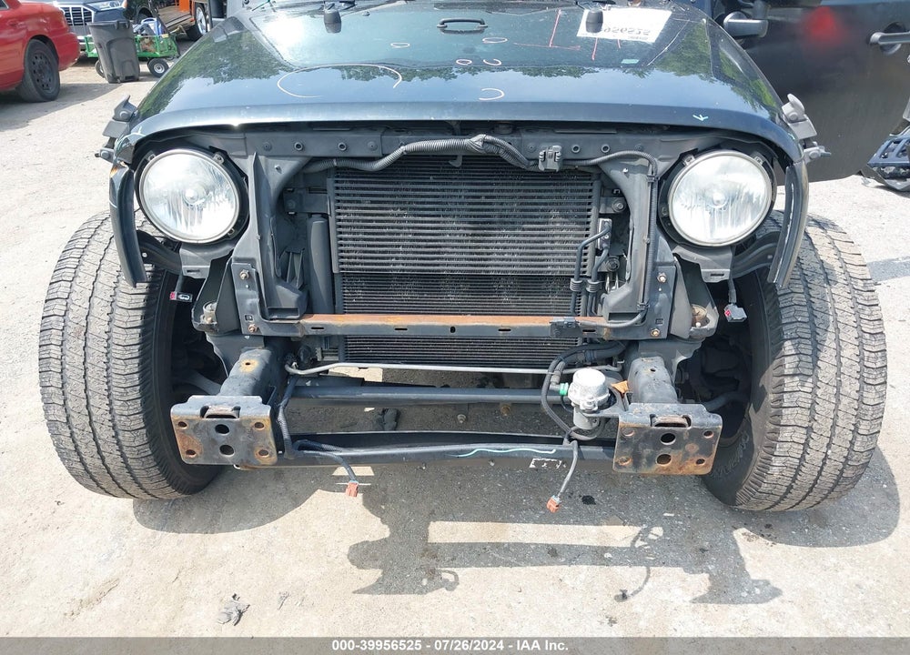 2014 JEEP WRANGLER UNLIMITED SPORT VIN: 1C4BJWDG8EL127827