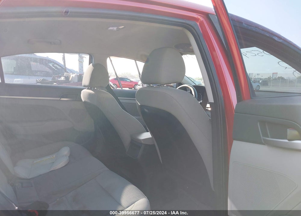2018 HYUNDAI ELANTRA SEL VIN: 5NPD84LF1JH306419