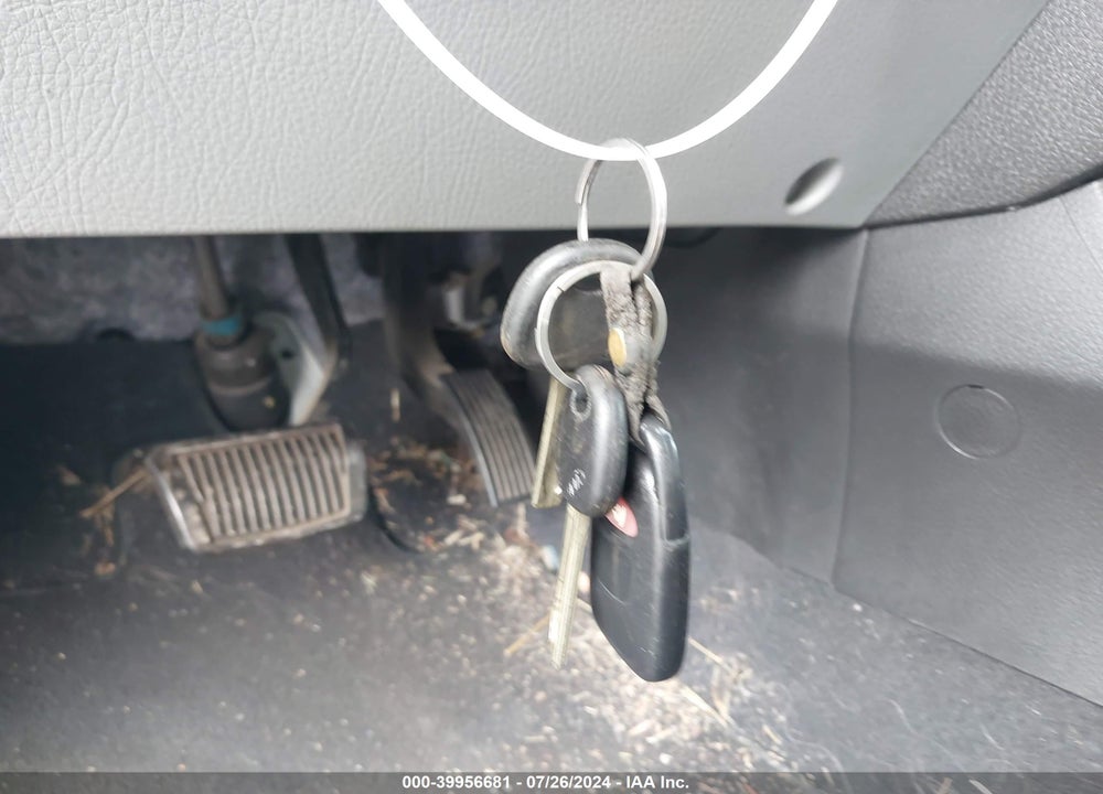 2013 KIA SORENTO LX VIN: 5XYKTCA65DG405808