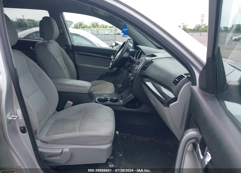 2013 KIA SORENTO LX VIN: 5XYKTCA65DG405808