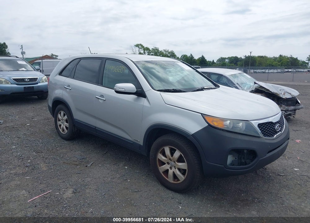 2013 KIA SORENTO LX VIN: 5XYKTCA65DG405808