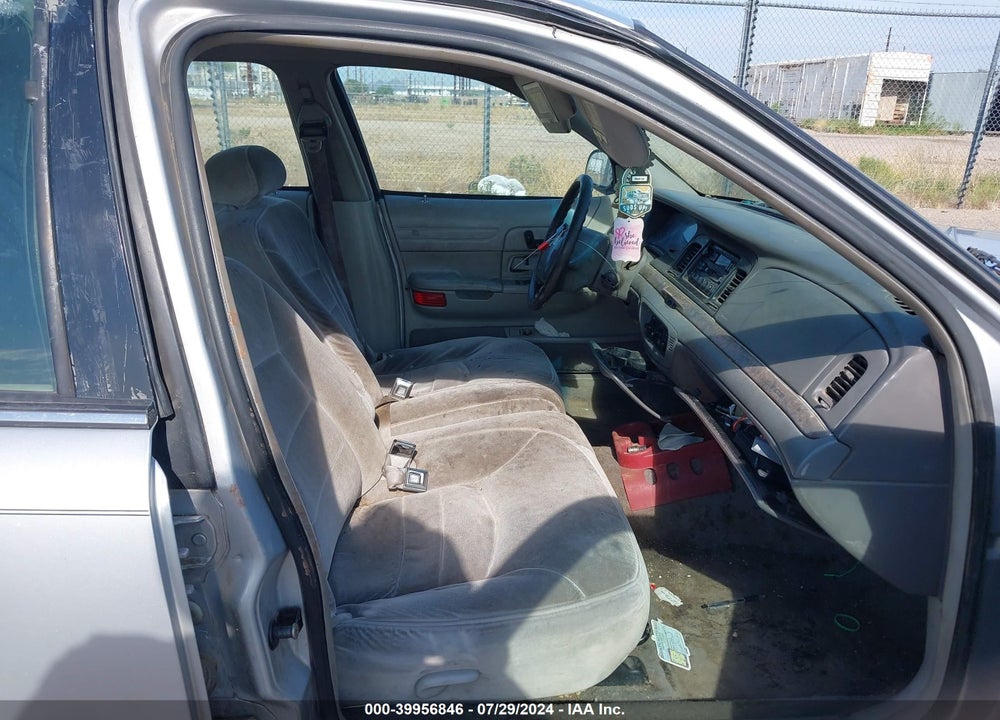 1999 FORD CROWN VICTORIA LX VIN: 2FAFP74W3XX121698