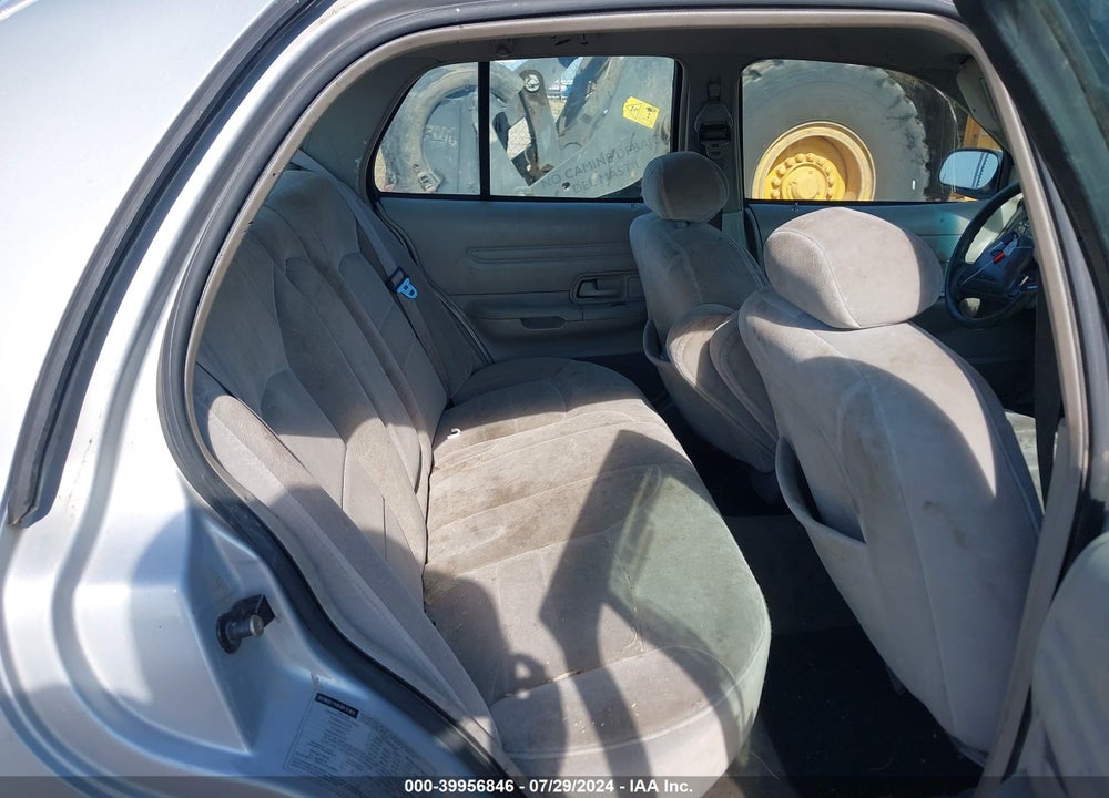 1999 FORD CROWN VICTORIA LX VIN: 2FAFP74W3XX121698