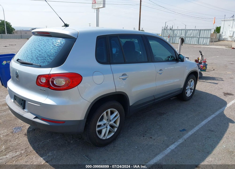 2011 VOLKSWAGEN TIGUAN S VIN: WVGAV7AX4BW506260