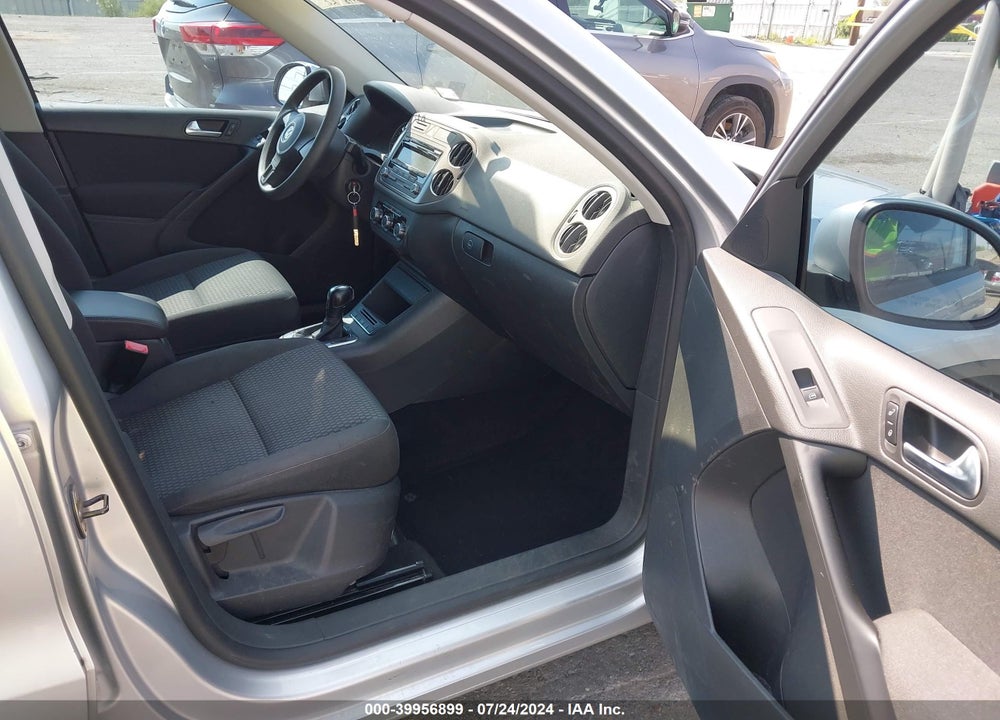 2011 VOLKSWAGEN TIGUAN S VIN: WVGAV7AX4BW506260