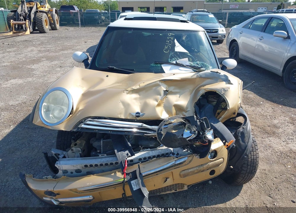 2004 MINI COOPER VIN: WMWRC334X4TC51529