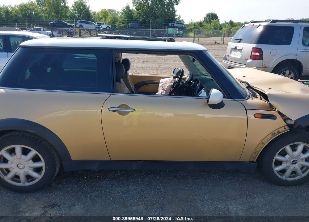 2004 MINI COOPER VIN: WMWRC334X4TC51529