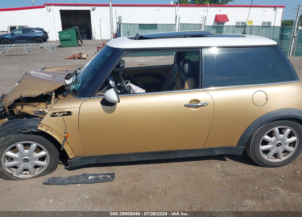 2004 MINI COOPER VIN: WMWRC334X4TC51529