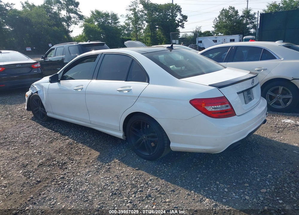 2013 MERCEDES-BENZ C 300 LUXURY 4MATIC/SPORT 4MATIC VIN: WDDGF8AB1DR244856