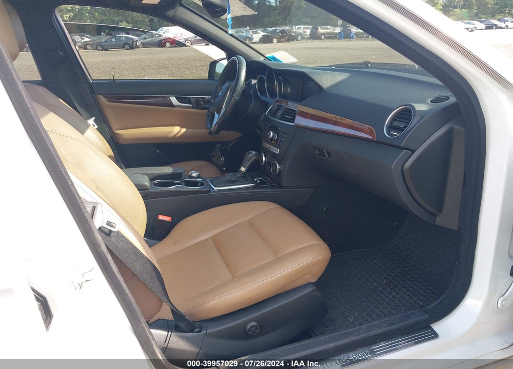 2013 MERCEDES-BENZ C 300 LUXURY 4MATIC/SPORT 4MATIC VIN: WDDGF8AB1DR244856