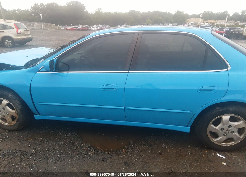 1998 HONDA ACCORD EX VIN: 1HGCG555XWA095990