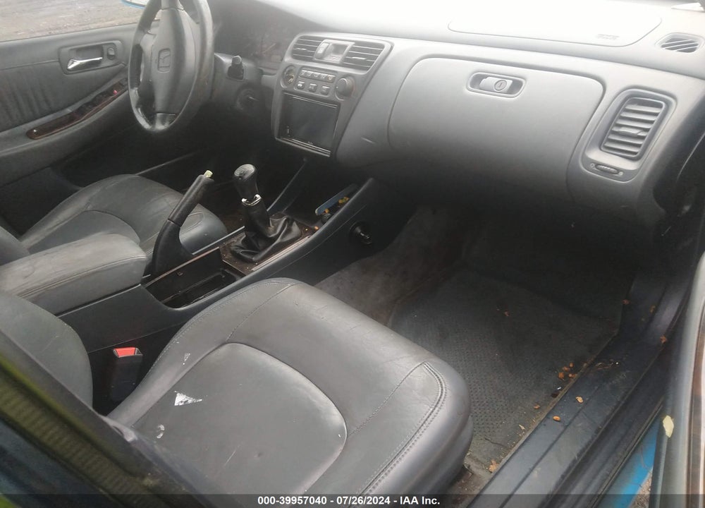 1998 HONDA ACCORD EX VIN: 1HGCG555XWA095990