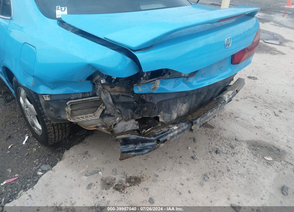 1998 HONDA ACCORD EX VIN: 1HGCG555XWA095990