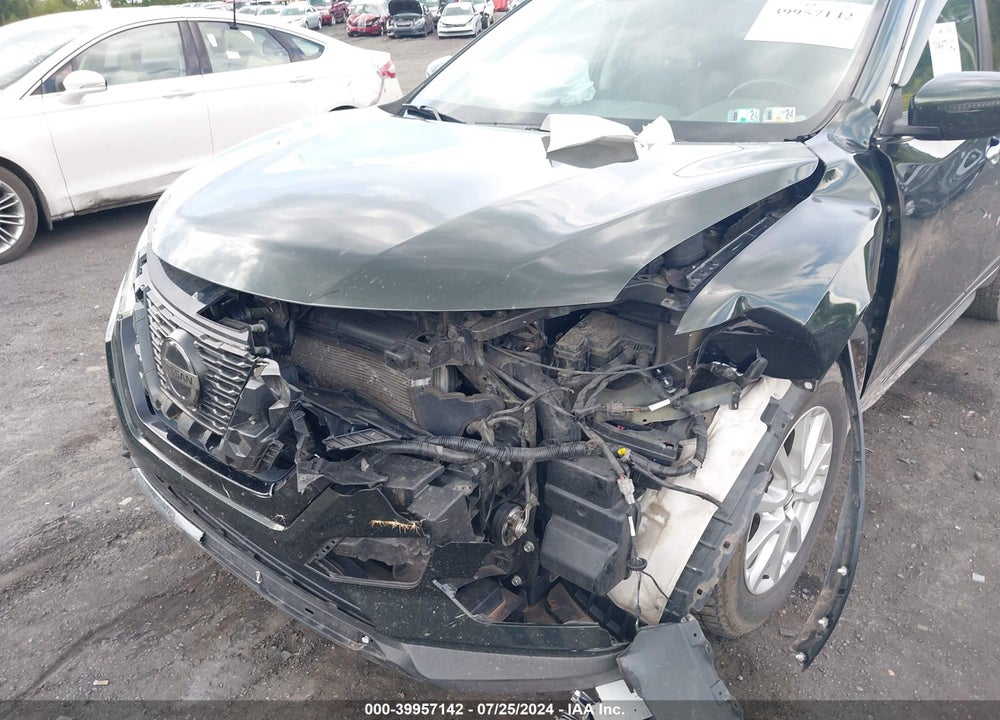2018 NISSAN ROGUE SV VIN: 5N1AT2MV1JC813453
