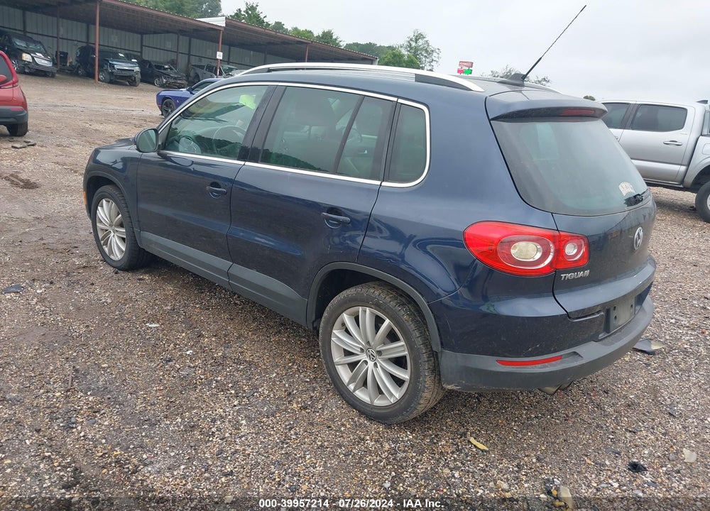 2011 VOLKSWAGEN TIGUAN SE VIN: WVGAV7AX5BW523889