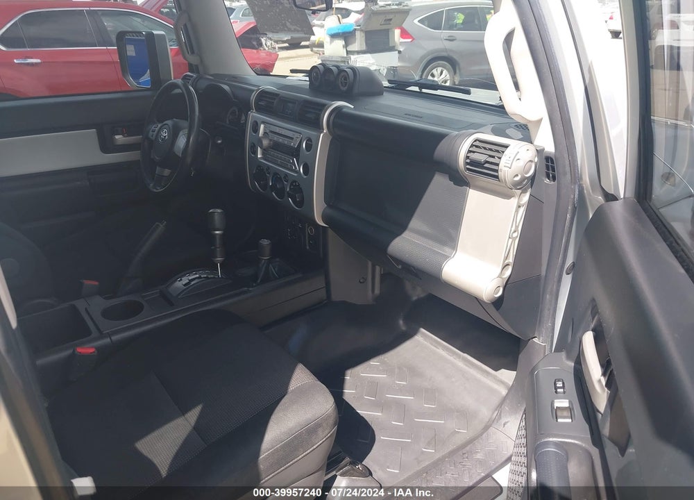 2007 TOYOTA FJ CRUISER VIN: JTEBU11F070073090