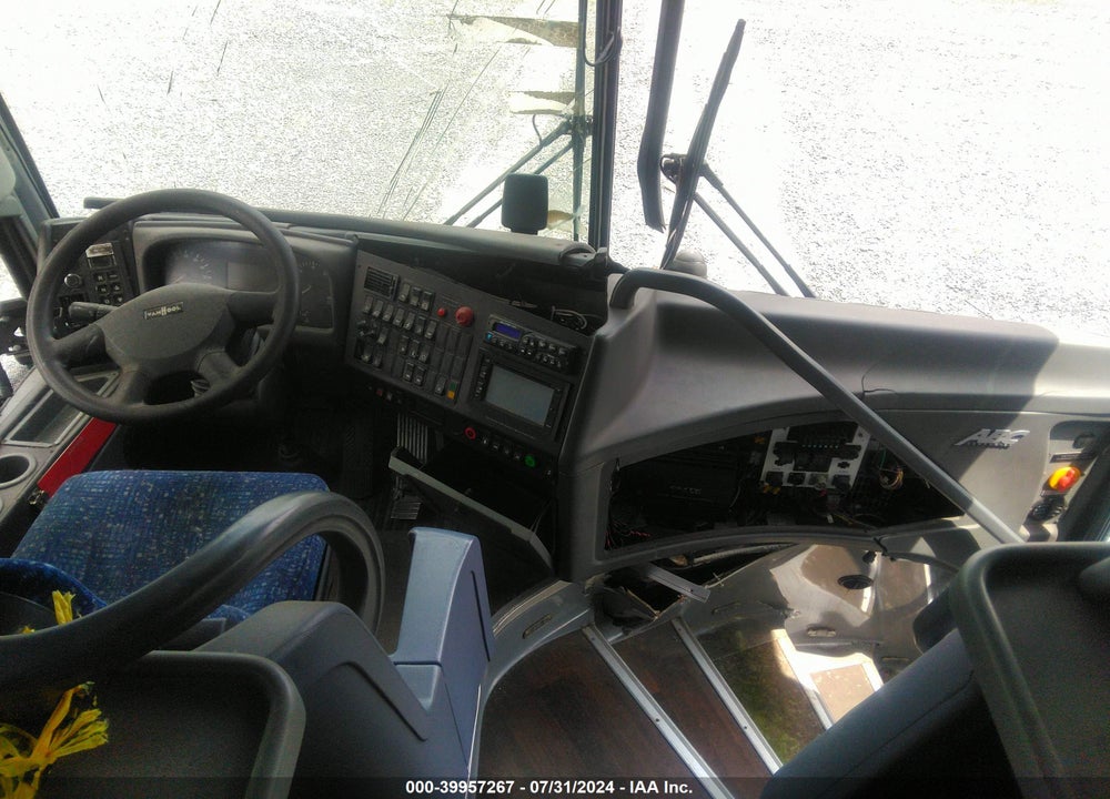 2015 VAN HOOL COMMUTER COACH CX VIN: YE2XC21B8F3048568