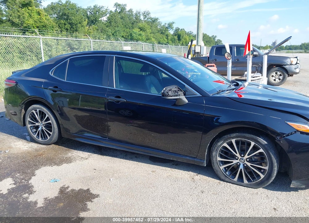 2018 TOYOTA CAMRY SE VIN: 4T1B11HK7JU670426