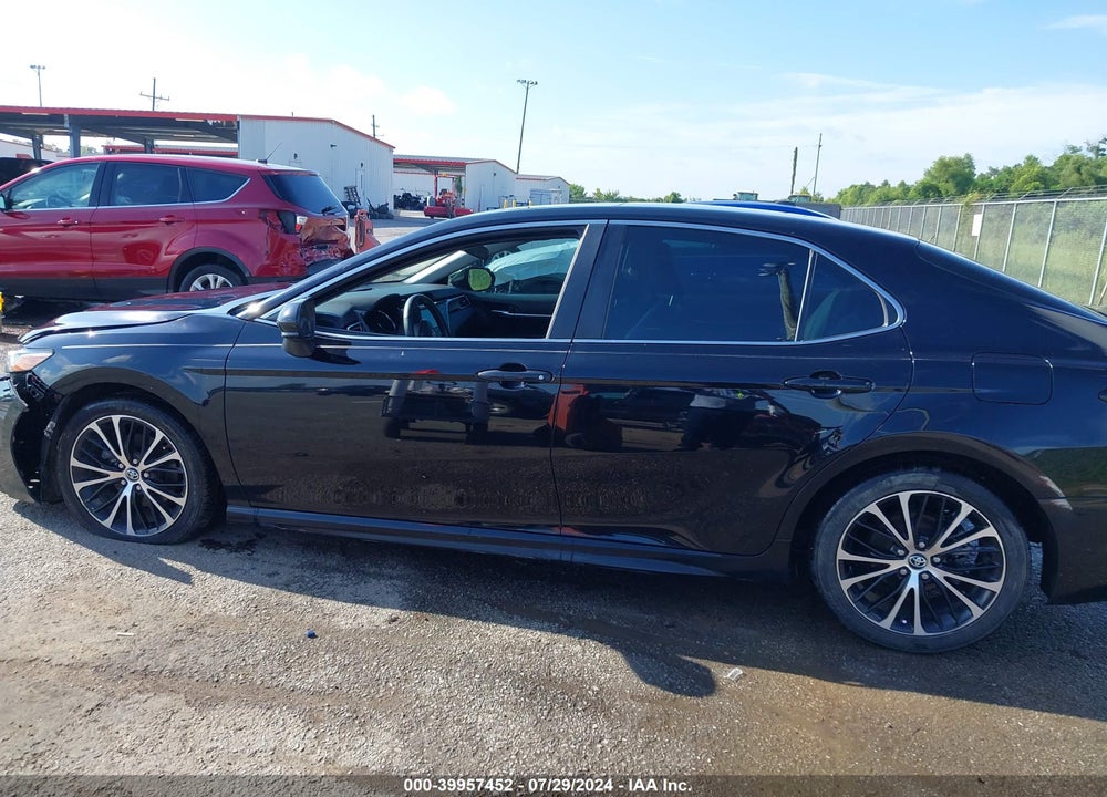 2018 TOYOTA CAMRY SE VIN: 4T1B11HK7JU670426
