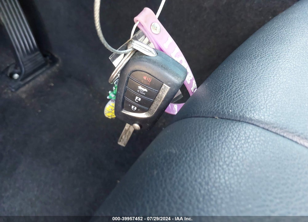 2018 TOYOTA CAMRY SE VIN: 4T1B11HK7JU670426