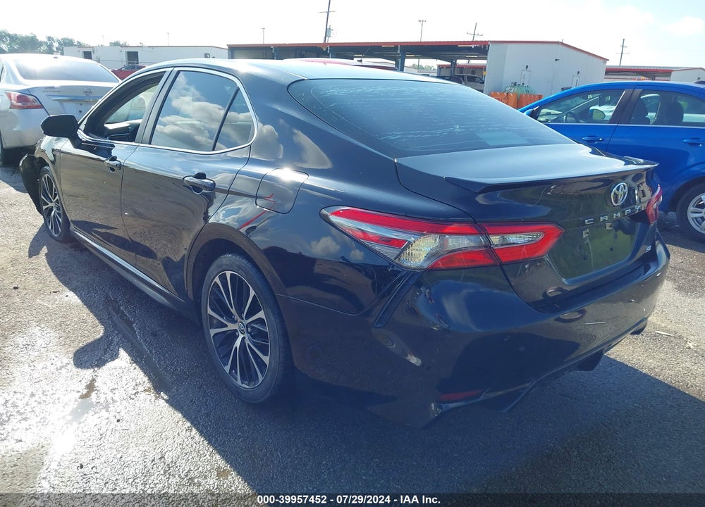 2018 TOYOTA CAMRY SE VIN: 4T1B11HK7JU670426