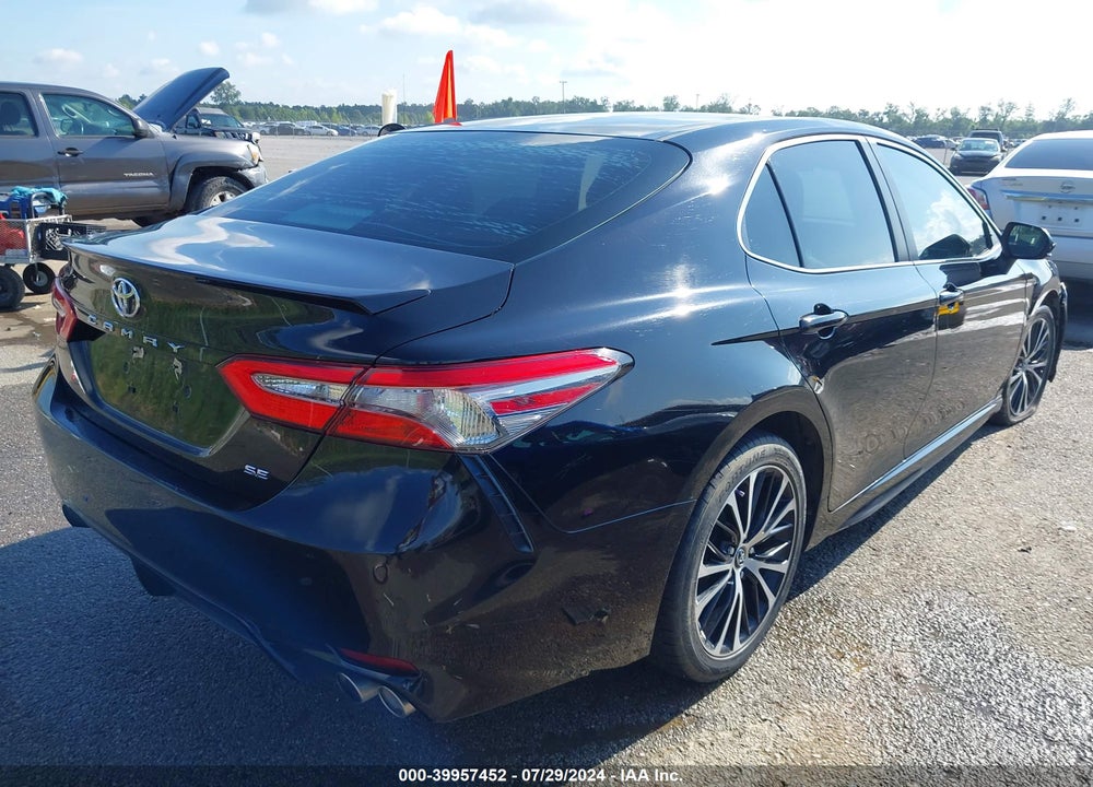 2018 TOYOTA CAMRY SE VIN: 4T1B11HK7JU670426