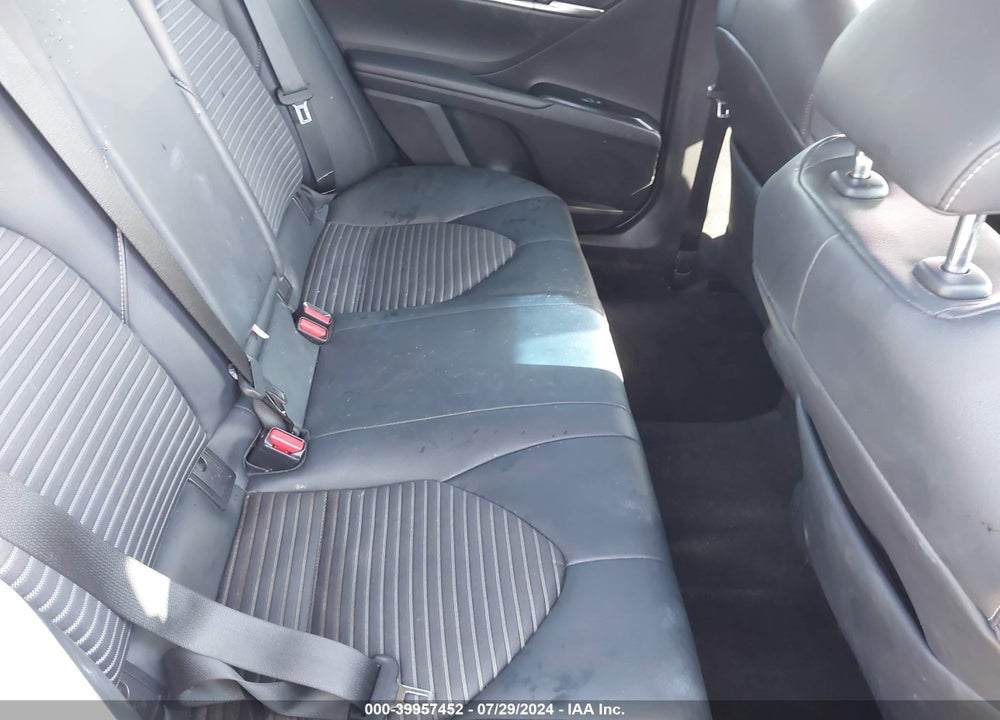 2018 TOYOTA CAMRY SE VIN: 4T1B11HK7JU670426